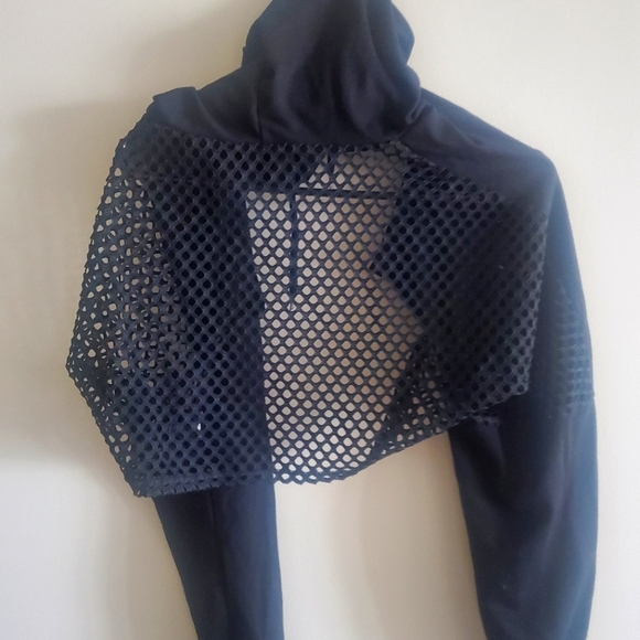 Open Front Crop Top - Picture 4 of 5